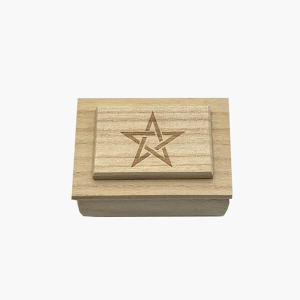 Schatzkiste/Holzkiste mit Branding Symbol Pentagram